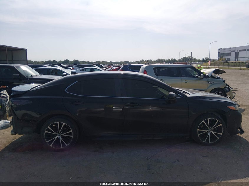 TOYOTA CAMRY - zdjęcie 13