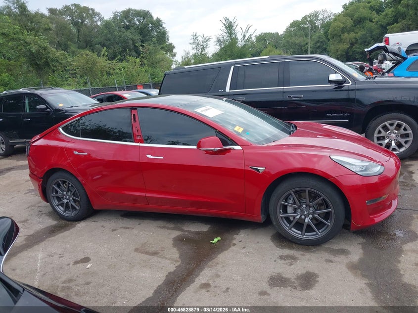 TESLA MODEL 3 - zdjęcie 14