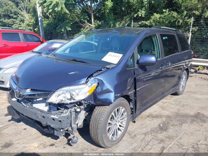 TOYOTA SIENNA - zdjęcie 2