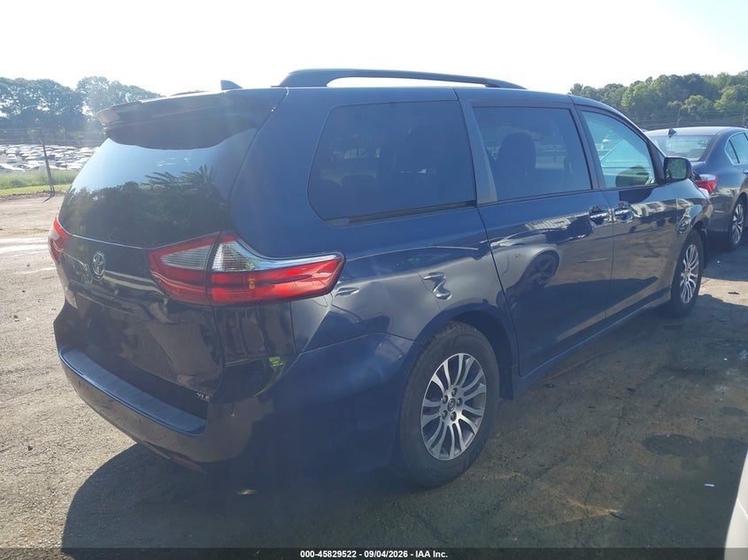 TOYOTA SIENNA - zdjęcie 4