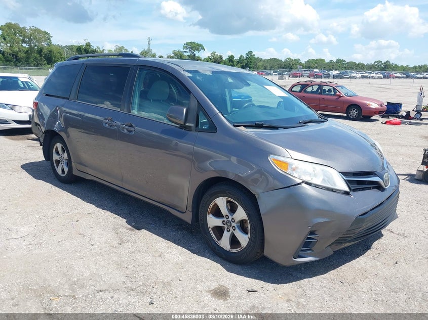 TOYOTA SIENNA - zdjęcie 1