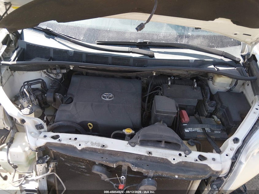 TOYOTA SIENNA - zdjęcie 10