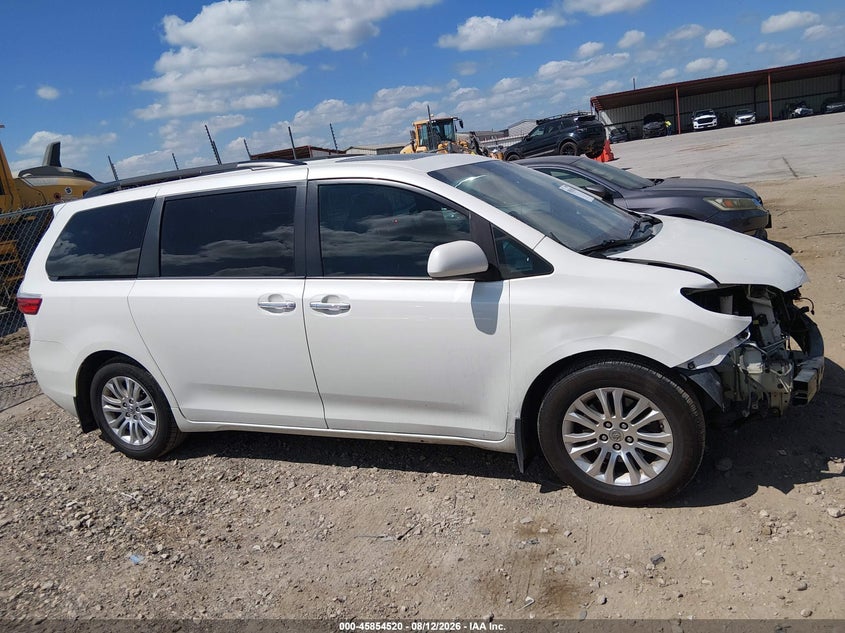 TOYOTA SIENNA - zdjęcie 13