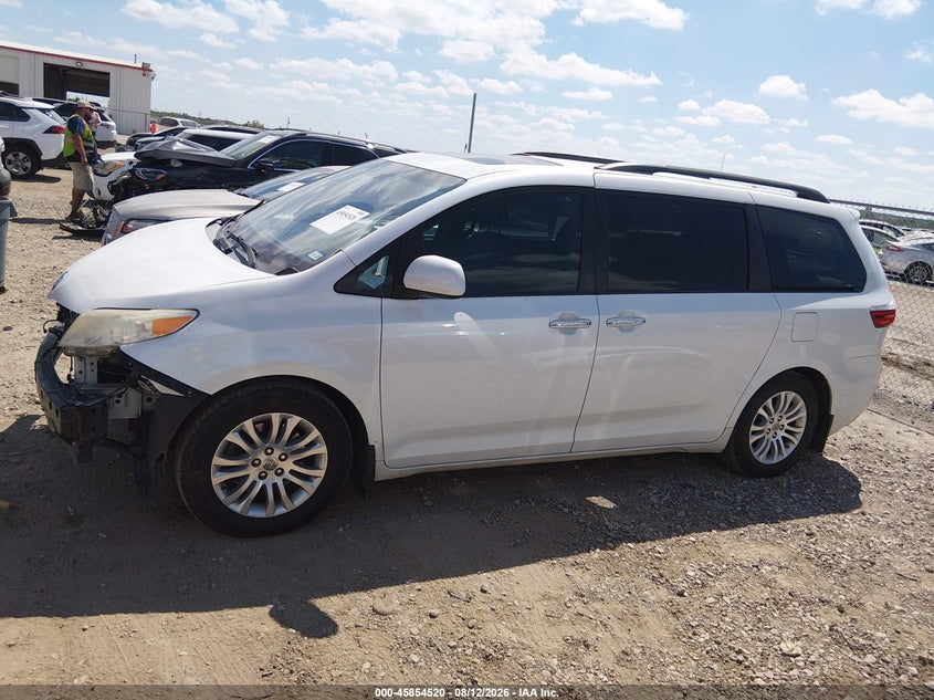 TOYOTA SIENNA - zdjęcie 14