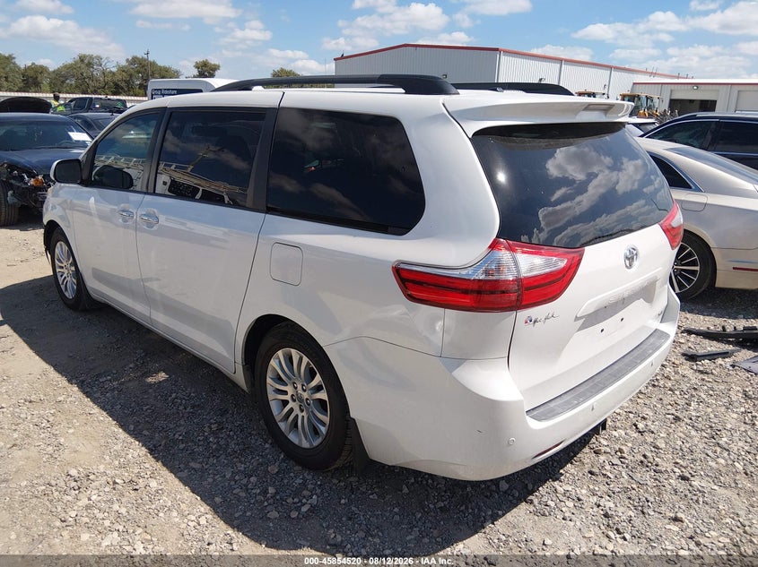 TOYOTA SIENNA - zdjęcie 3