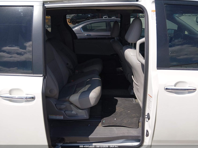 TOYOTA SIENNA - zdjęcie 8