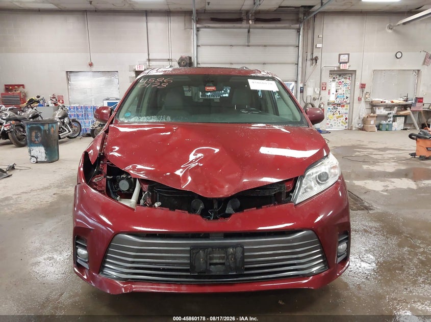TOYOTA SIENNA - zdjęcie 13