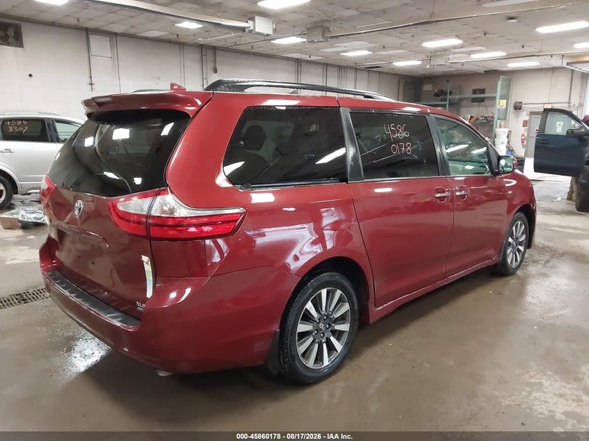 TOYOTA SIENNA - zdjęcie 4