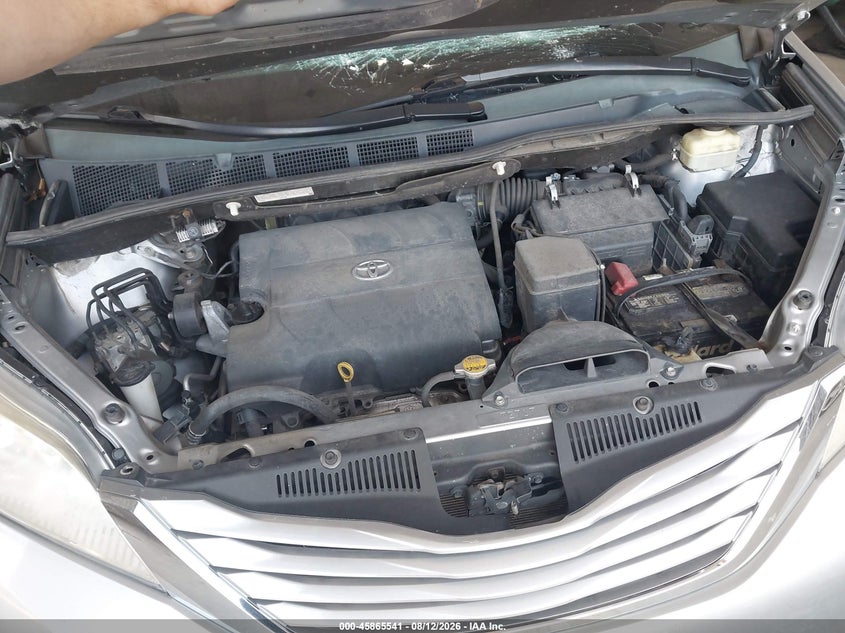 TOYOTA SIENNA - zdjęcie 10