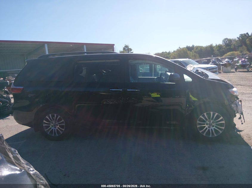TOYOTA SIENNA - zdjęcie 14