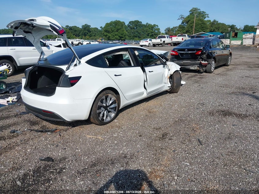 TESLA MODEL 3 - zdjęcie 4