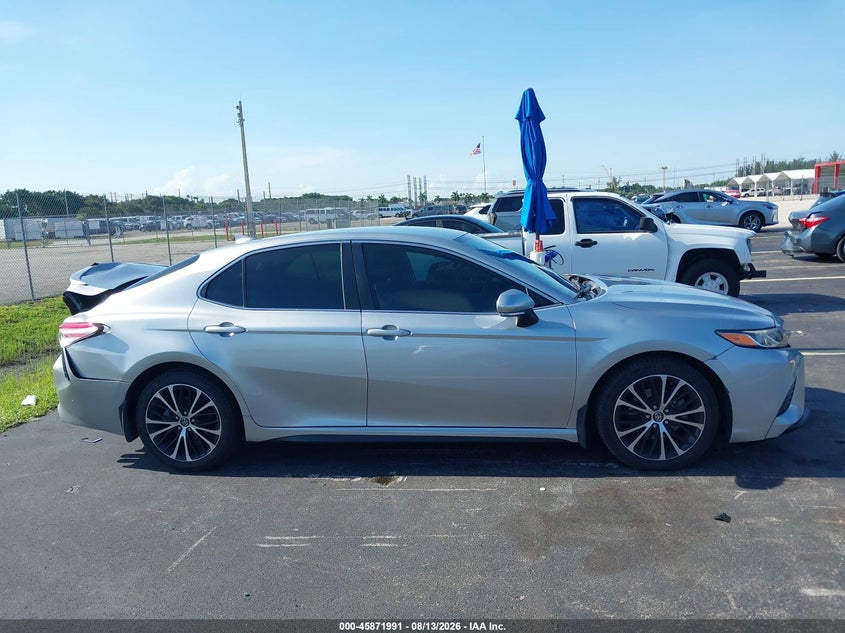 TOYOTA CAMRY - zdjęcie 13
