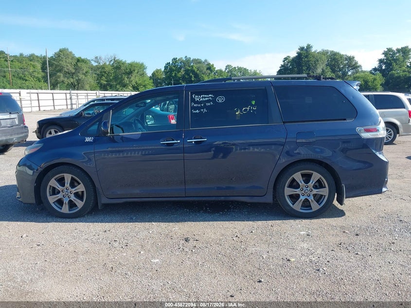 TOYOTA SIENNA - zdjęcie 14