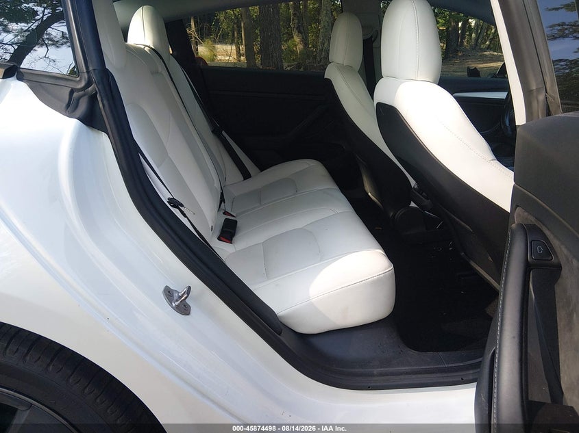 TESLA MODEL 3 - zdjęcie 8