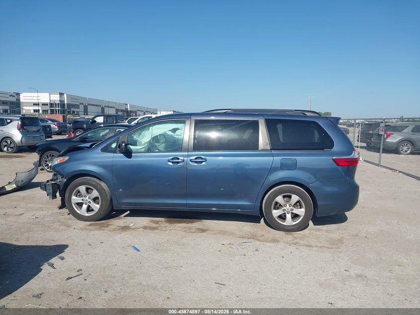 TOYOTA SIENNA - zdjęcie 14