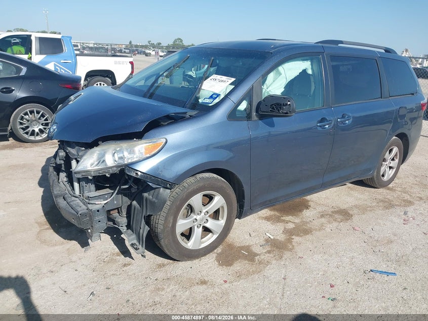 TOYOTA SIENNA - zdjęcie 2