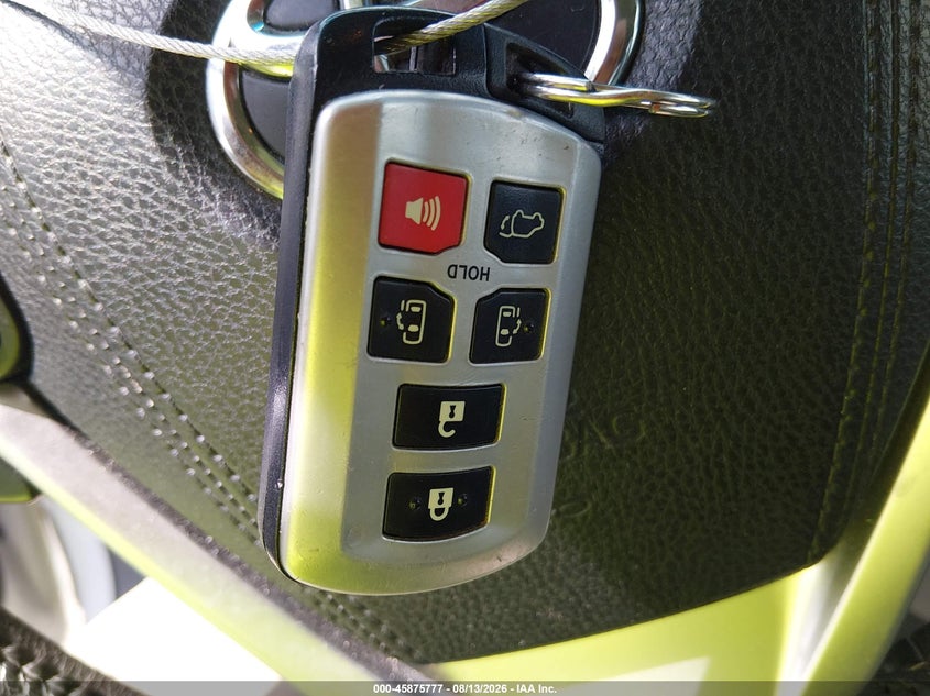 TOYOTA SIENNA - zdjęcie 11