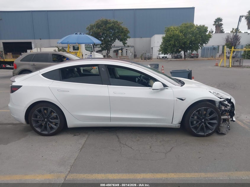 TESLA MODEL 3 - zdjęcie 15