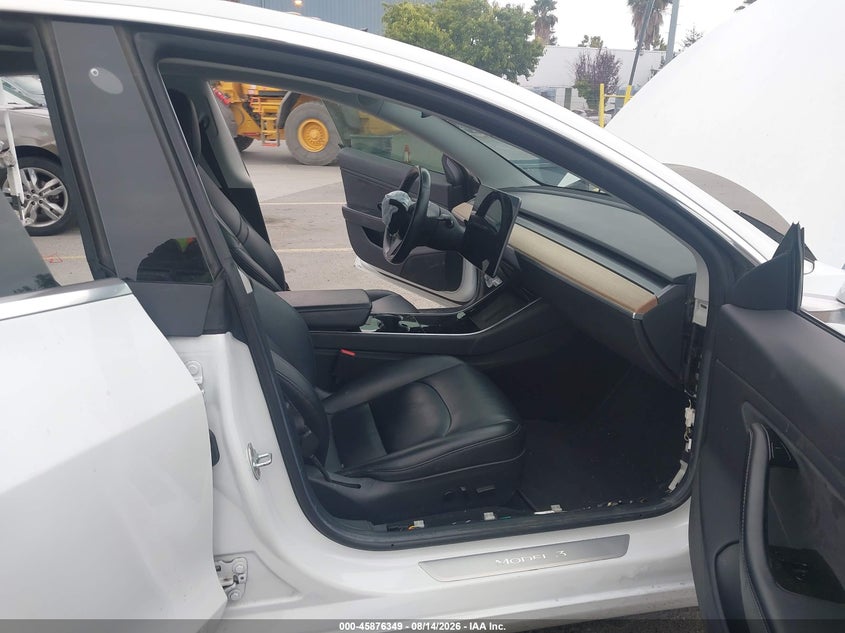 TESLA MODEL 3 - zdjęcie 5