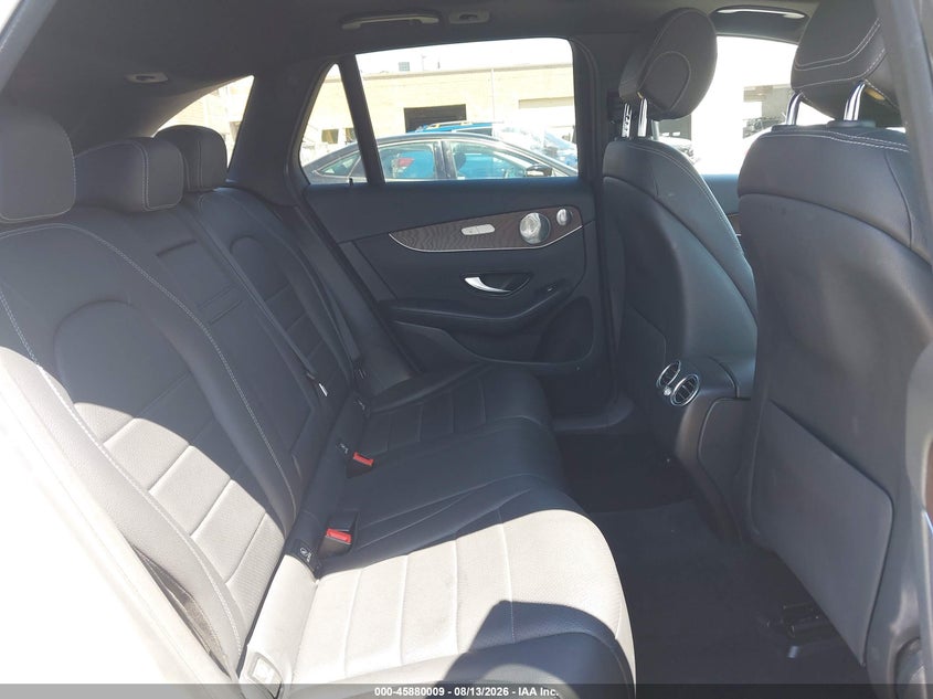 MERCEDES-BENZ GLC 300 - zdjęcie 8