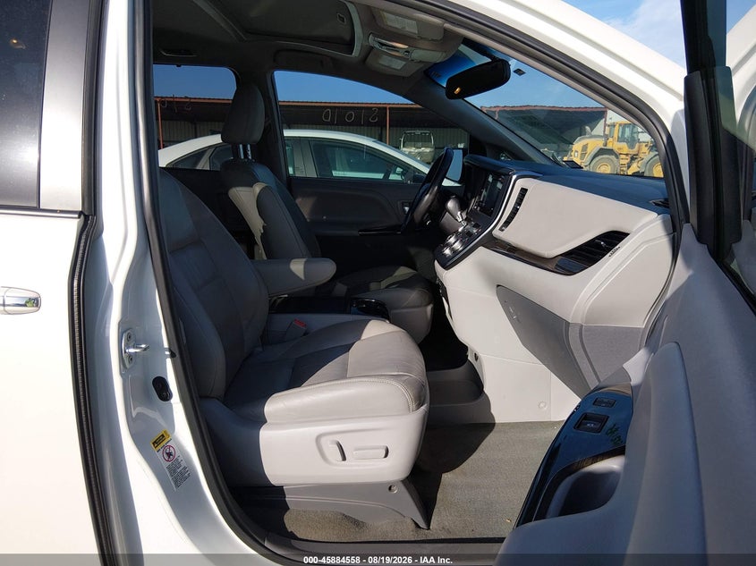 TOYOTA SIENNA - zdjęcie 5