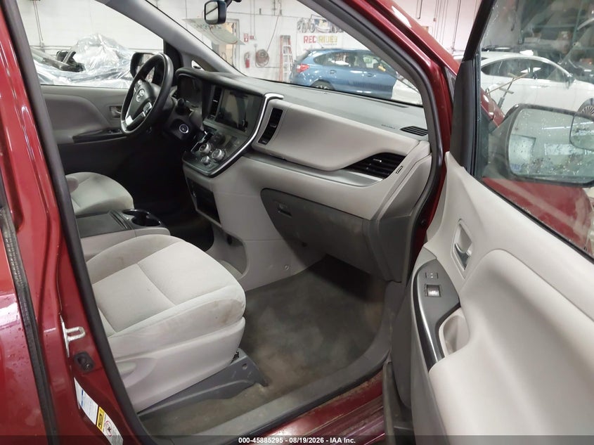 TOYOTA SIENNA - zdjęcie 5