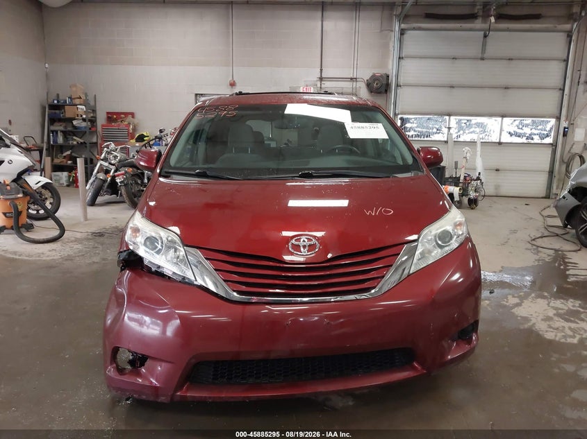 TOYOTA SIENNA - zdjęcie 6