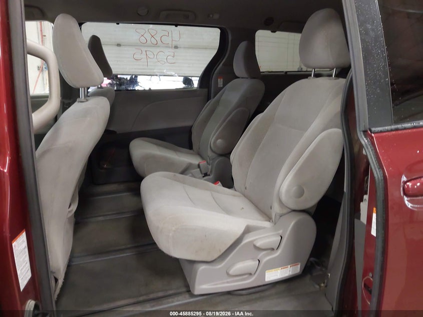 TOYOTA SIENNA - zdjęcie 8