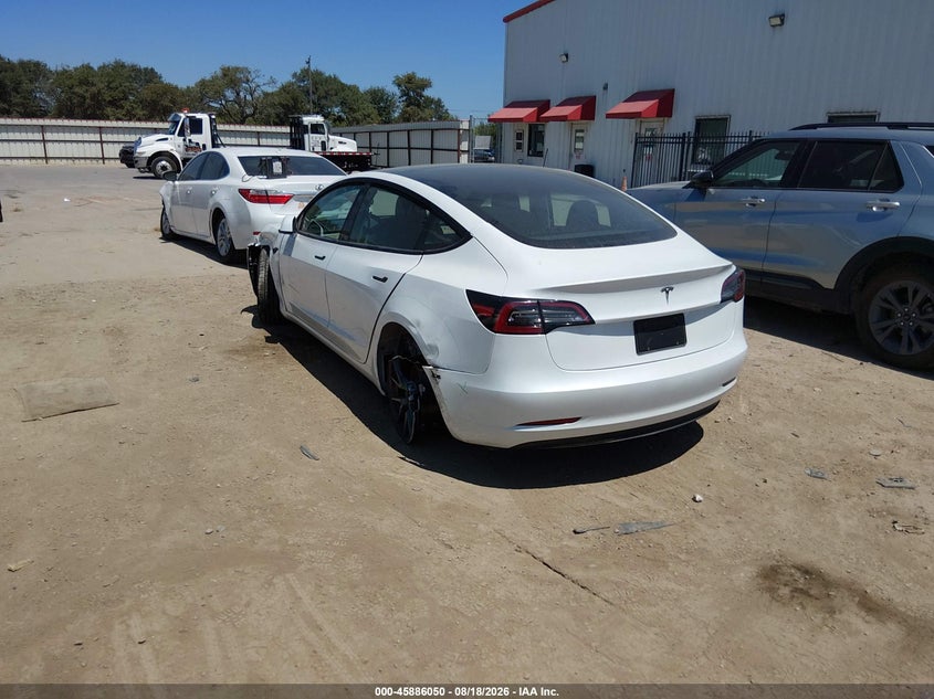 TESLA MODEL 3 - zdjęcie 3
