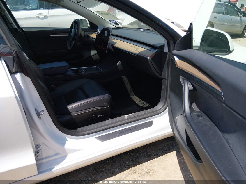 TESLA MODEL 3 - zdjęcie 5