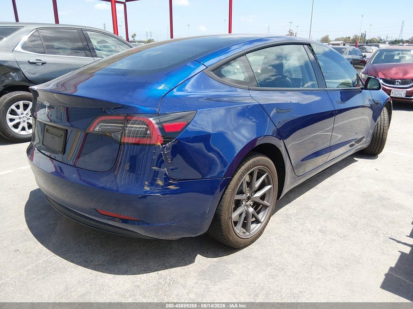 TESLA MODEL 3 - zdjęcie 4