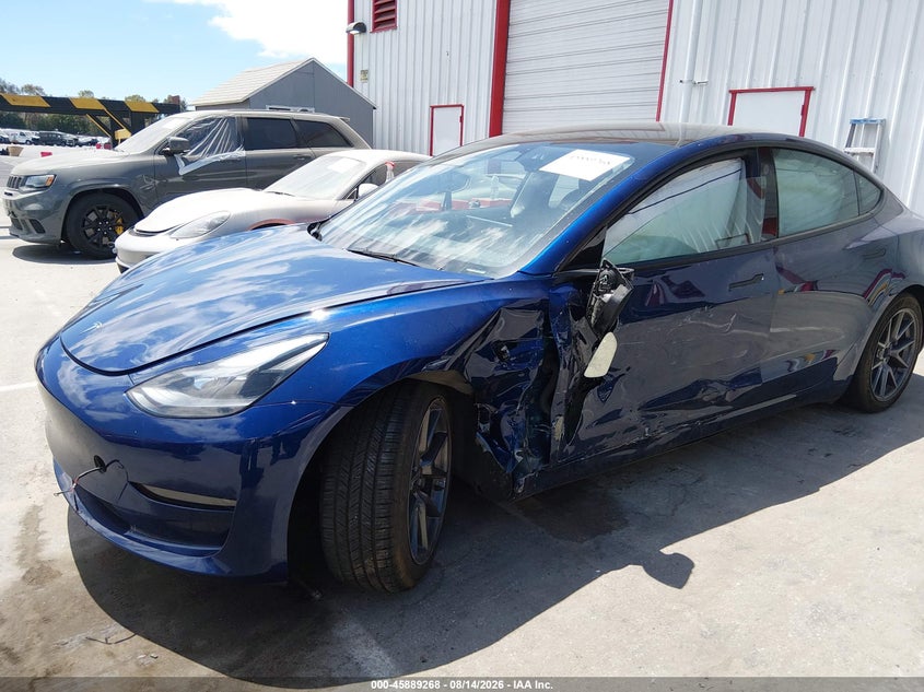 TESLA MODEL 3 - zdjęcie 6