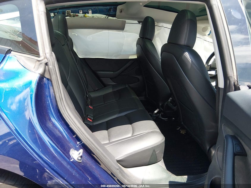 TESLA MODEL 3 - zdjęcie 8