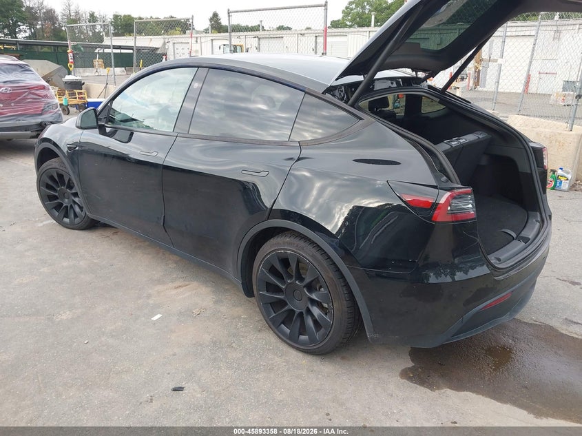 TESLA MODEL Y - zdjęcie 3