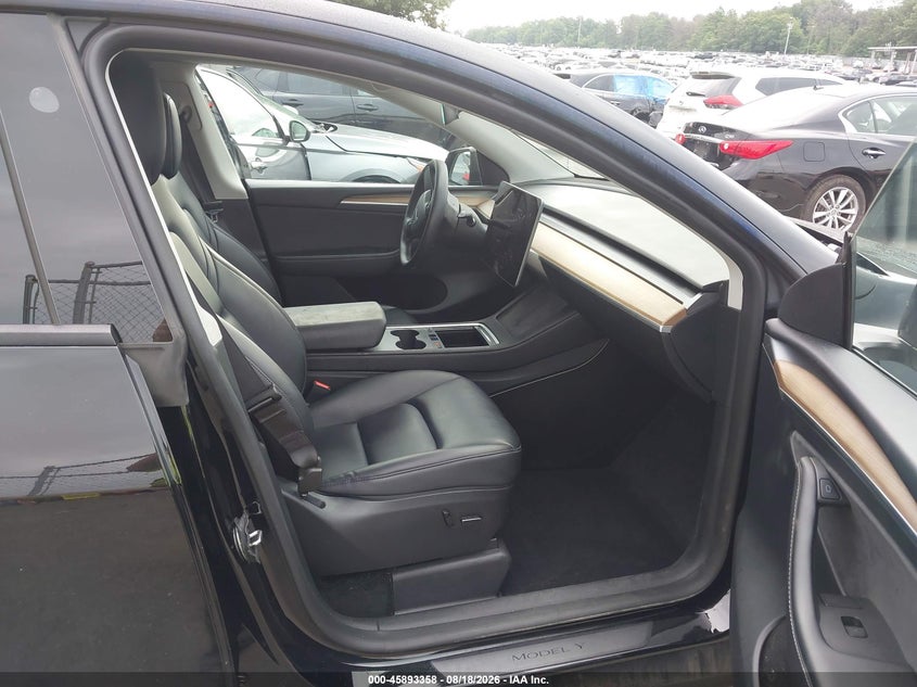 TESLA MODEL Y - zdjęcie 5