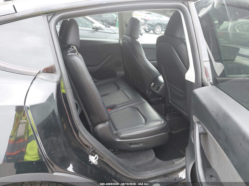 TESLA MODEL Y - zdjęcie 8