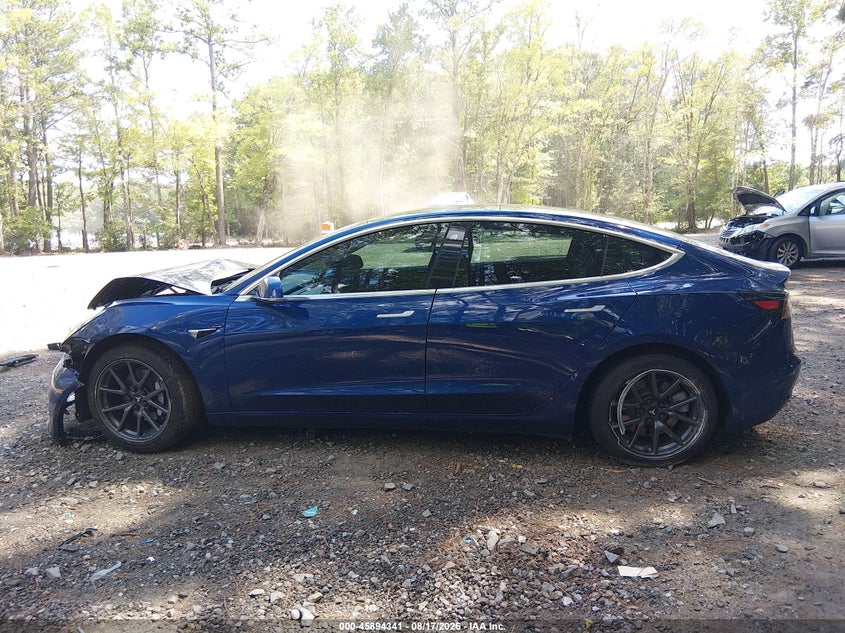 TESLA MODEL 3 - zdjęcie 13