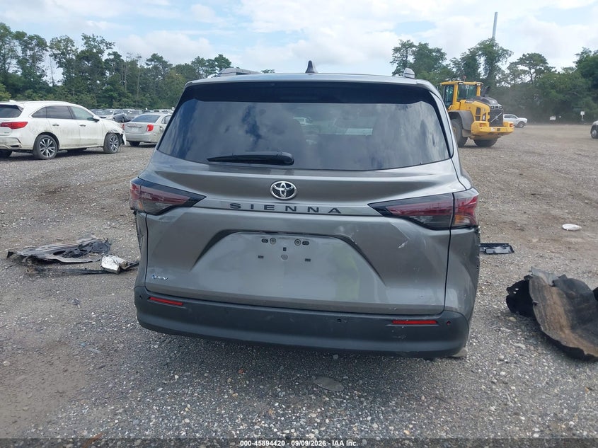 TOYOTA SIENNA - zdjęcie 16
