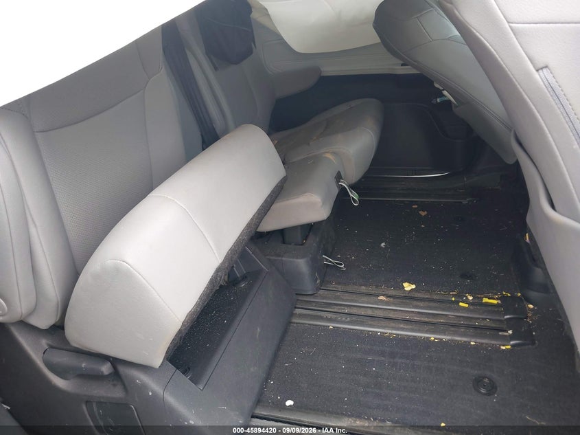 TOYOTA SIENNA - zdjęcie 8
