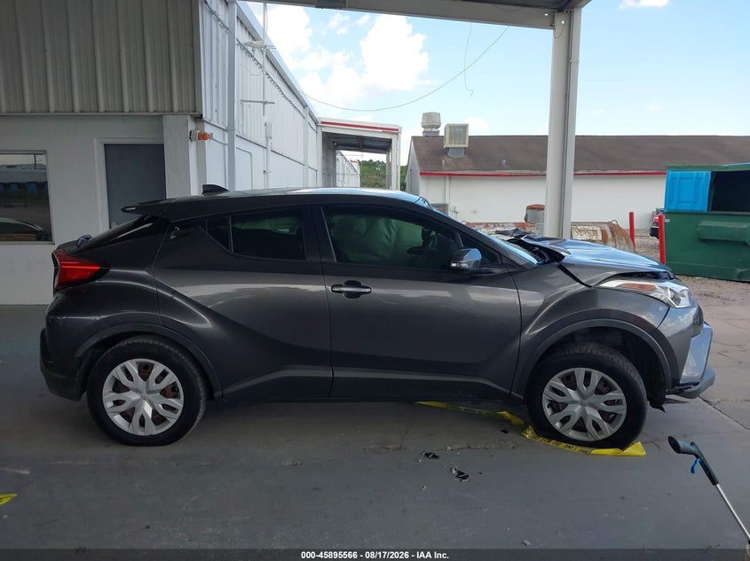 TOYOTA C-HR - zdjęcie 14