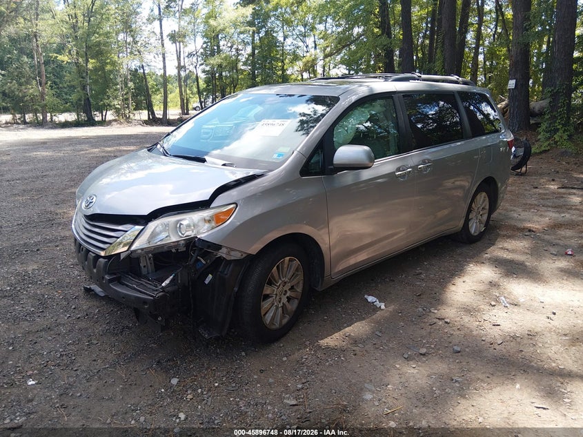 TOYOTA SIENNA - zdjęcie 2