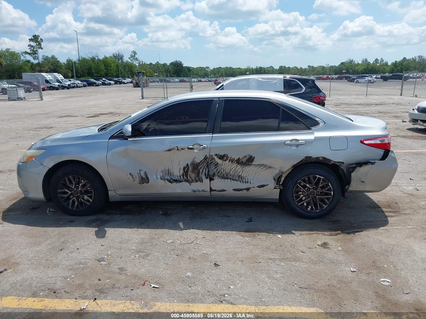 TOYOTA CAMRY - zdjęcie 14