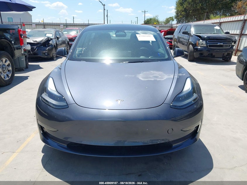 TESLA MODEL 3 - zdjęcie 13