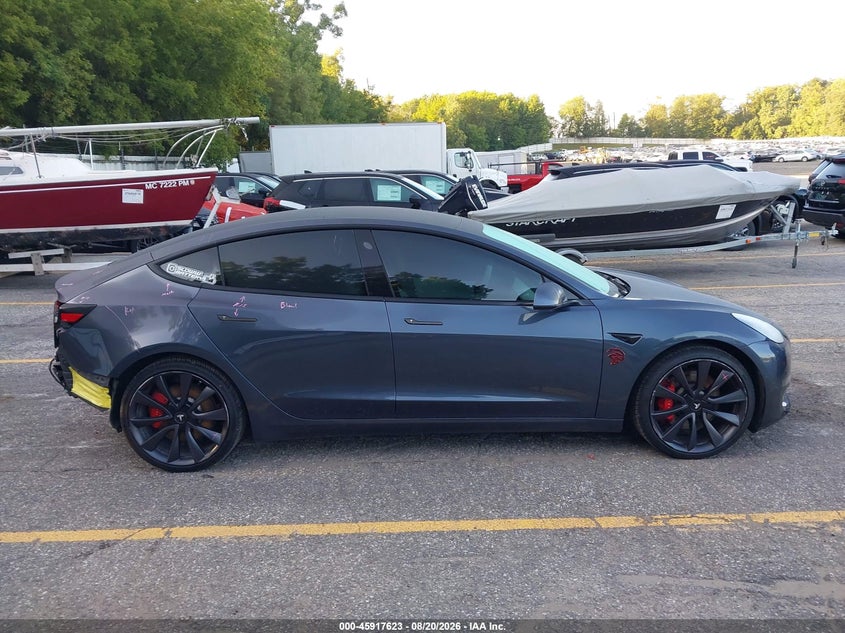 TESLA MODEL 3 - zdjęcie 13