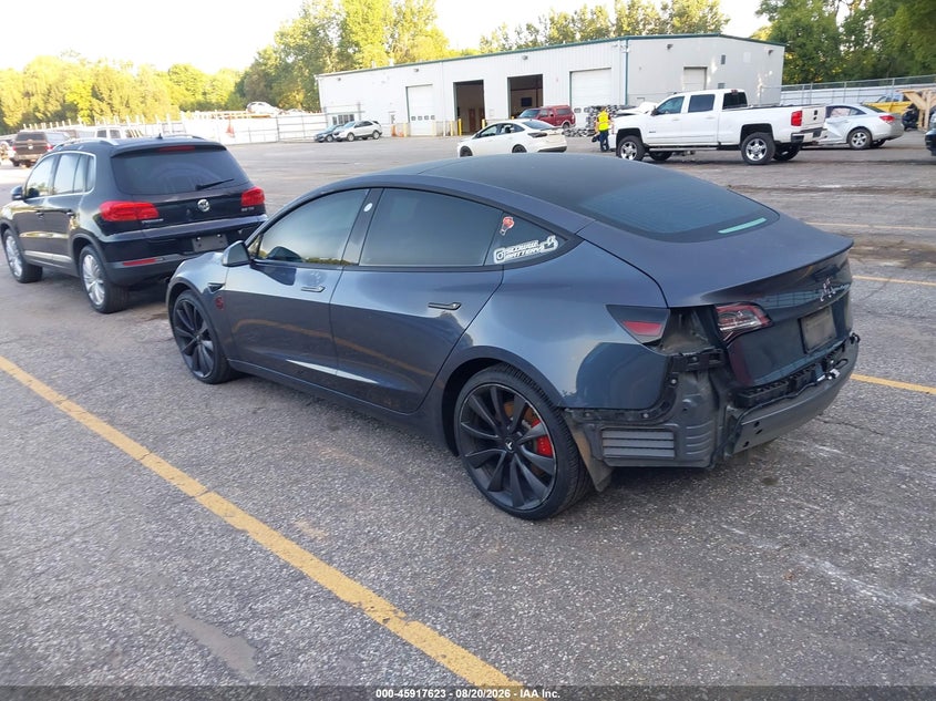TESLA MODEL 3 - zdjęcie 3