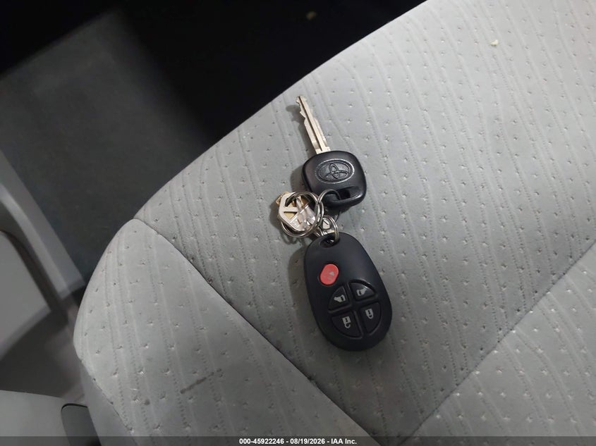 TOYOTA SIENNA - zdjęcie 11