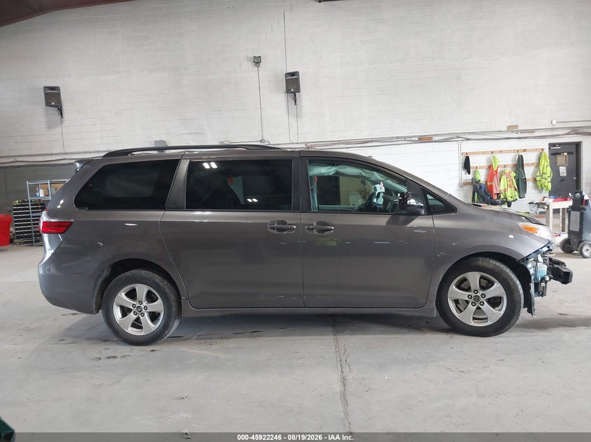 TOYOTA SIENNA - zdjęcie 14