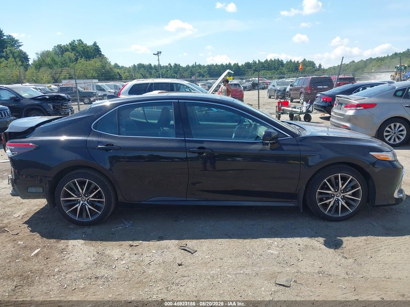 TOYOTA CAMRY - zdjęcie 13
