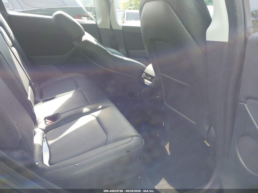 TESLA MODEL Y - zdjęcie 8