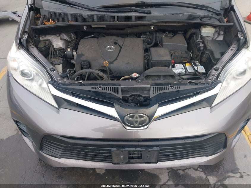 TOYOTA SIENNA - zdjęcie 10
